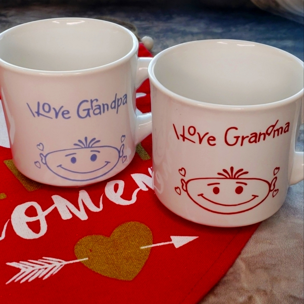 SET of 2 Stoneware Mugs "I love grandma" red/white & "I love grandpa" bl…